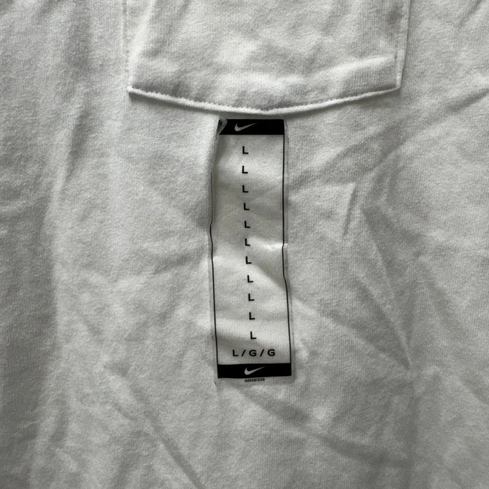 NWT Nike Sportswear Mens Loose Fit Pocket T-Shirt White DB3249-100 Size L NEW